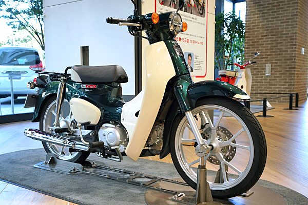 ホンダ スーパーカブ 110 グリーン Honda Super Cub 110 : Green | Car