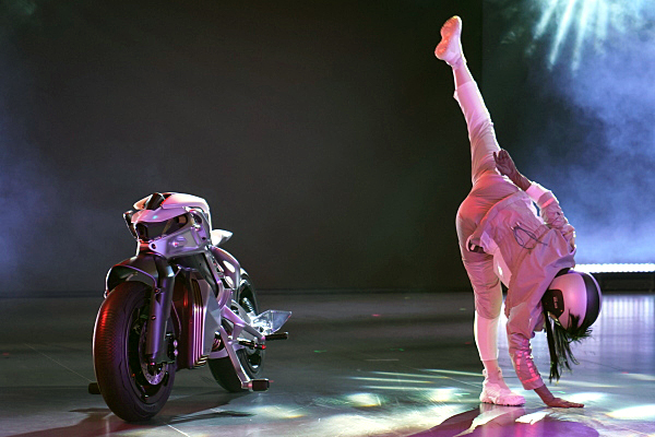 ヤマハ モトロイド2 (2) Yamaha MOTOROiD2 (2) Car and Moto in Japan