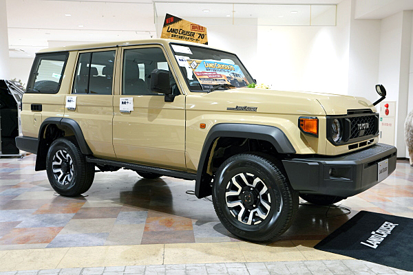 トヨタ ランドクルーザー70 1/30 ベージュ トヨタ ランドクルーザー70 1/30 ベージュ ランクル70 ZX