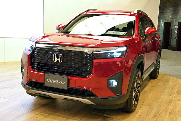 ホンダ WR-V Z+ レッド Honda WR-V Z+ : Red | Car and Moto in