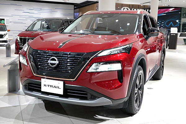 日産 エクストレイル X e-4ORCE 90周年記念車 レッド Nissan X-Trail X