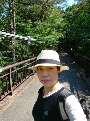 吊り橋で