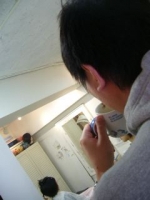 見守る