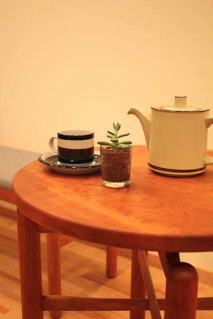 北欧・日本のカップ＆ソーサーを並べました。 | 平山日用品店 日誌