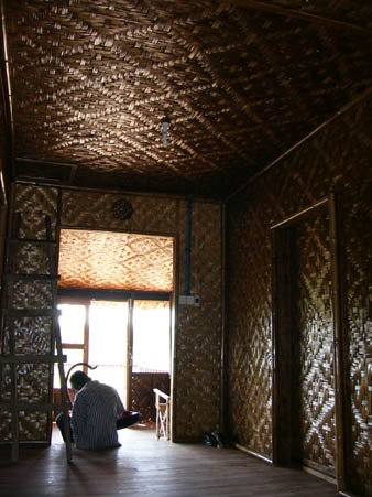 Myaungmya Guest houst¤ÎÃæ¤Çè¶×¤ò