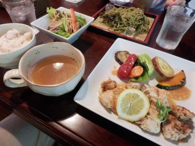 今日のランチ♪鳥の香草焼き