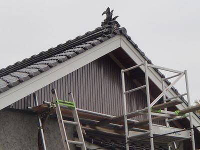 ガルバ角波板張付