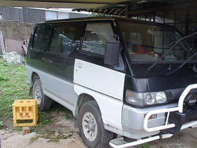 目立つ!白いドア