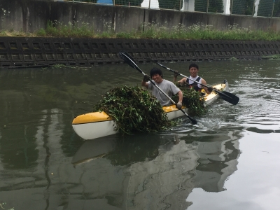 カヌーで運搬