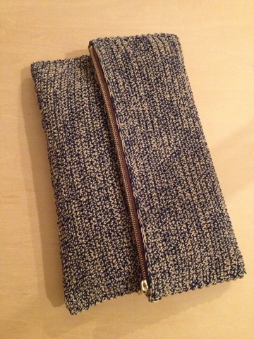 毛糸ピエロ プレミアム コットンでクラッチバッグ完成 手編みニットでコーディネート