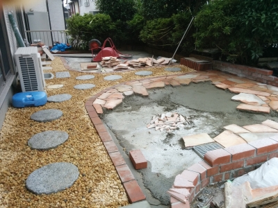 乱形石施工中
