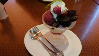ベリーパフェ