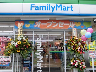 本日オープンのファミリーマート荏田西四丁目店で畑山隆則サイン会