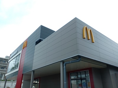 都筑区茅ヶ崎南の改装工事中の「マクドナルド港北ニュータウン店