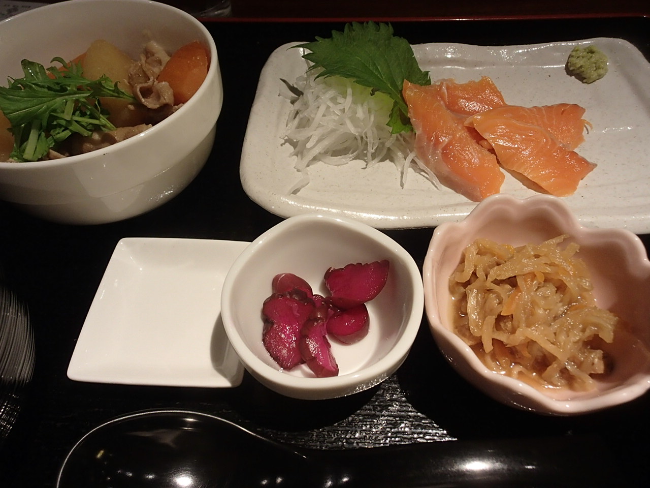 肉じゃがサーモン定食