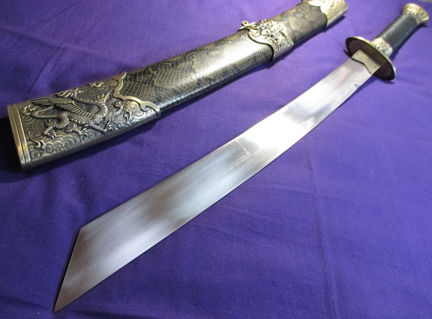 青龍刀 青竜刀 模造刀 かなり特大 本物の石を装飾｜武具