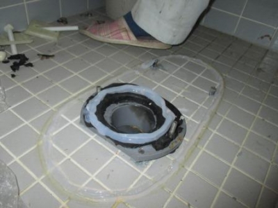 便器のヒビワレ?.JPG