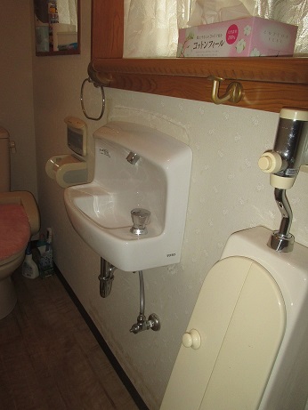 手洗い取替え21取付後の水量テスト後.JPG