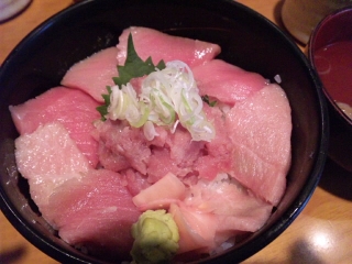 本まぐろ丼