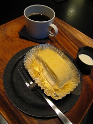ロールケーキとコーヒーでティータイム!!