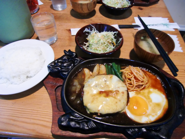 カレー ハンバーグ ヤマト 自動車修理のペイントモード福岡 時々釣り