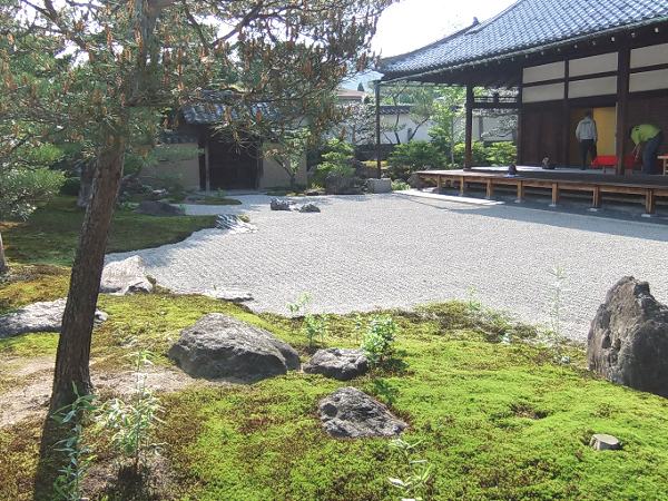芳春院