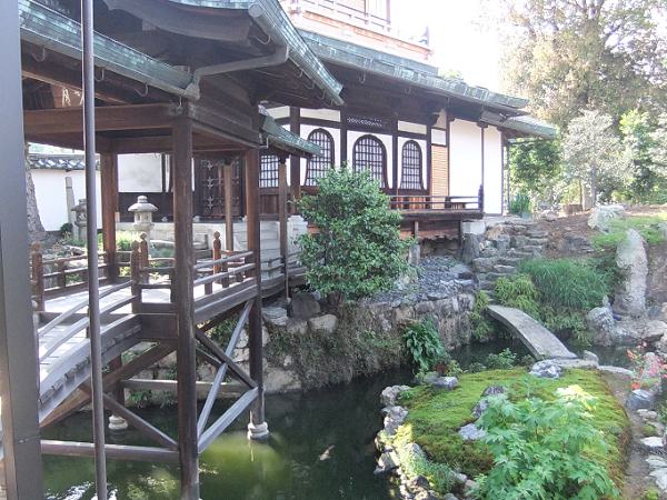 芳春院