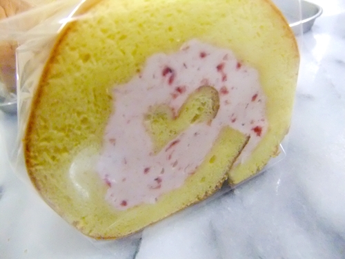 いちごクリームのロールケーキ