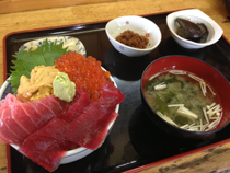 『浜めし』の三色丼(1,300円)