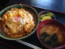 丼もの屋で昼食