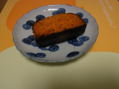 焦げてないのは1面だけのイカステーキ