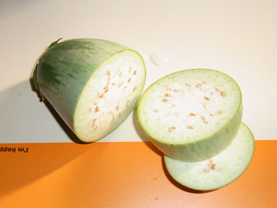 白ナスを切るとこんな感じ