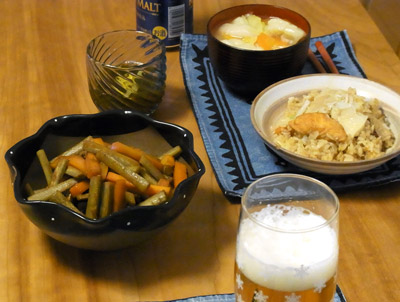 すいとんと鮭のバター醤油炊き込みご飯にきんぴら
