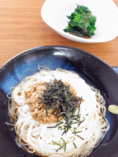 今年最後の菜の花と今年最初のぶっかけそうめん