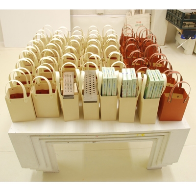 重りは線引き板と絵の具セット