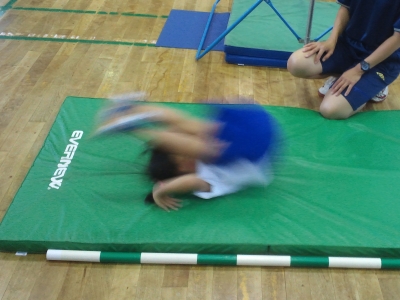 前転マット運動