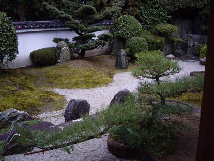 東福寺霊雲院の石庭