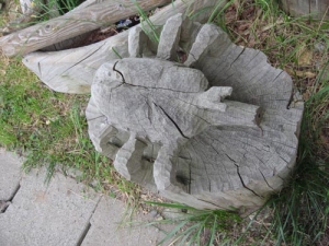木でできたカブトムシ