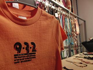 932Tシャツ