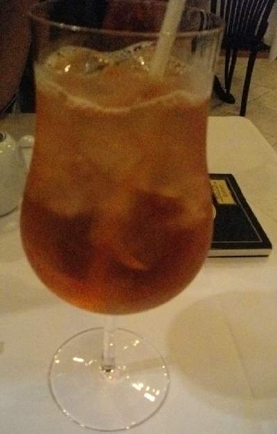 紅茶が常時約500種並ぶ紅茶専門店。