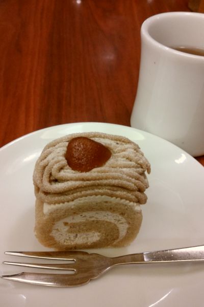チャヤのモンブランロール
