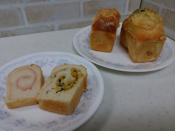 コーンパンとベーコンパン