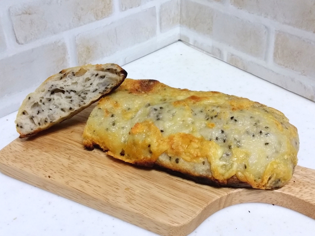 自家製酵母×魚焼きグリルでゴマチーズ