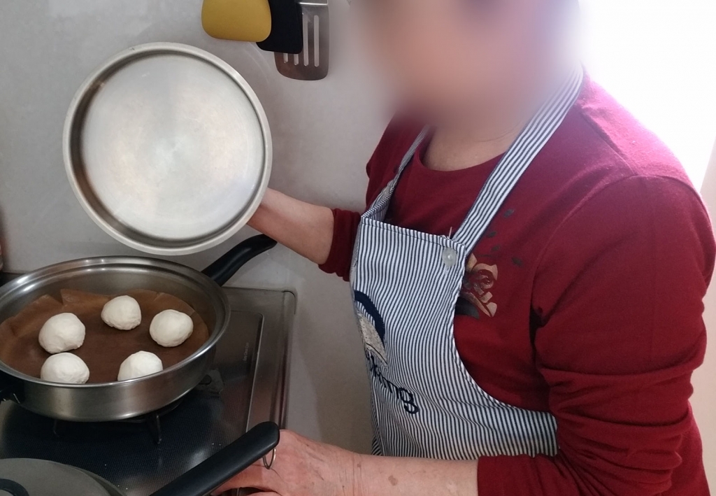 フライパンパン焼き中