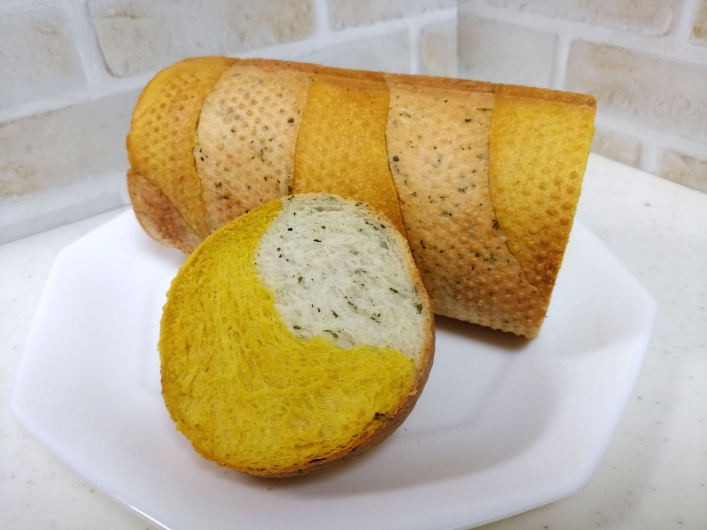 バジル&カレーメッシュロールパン