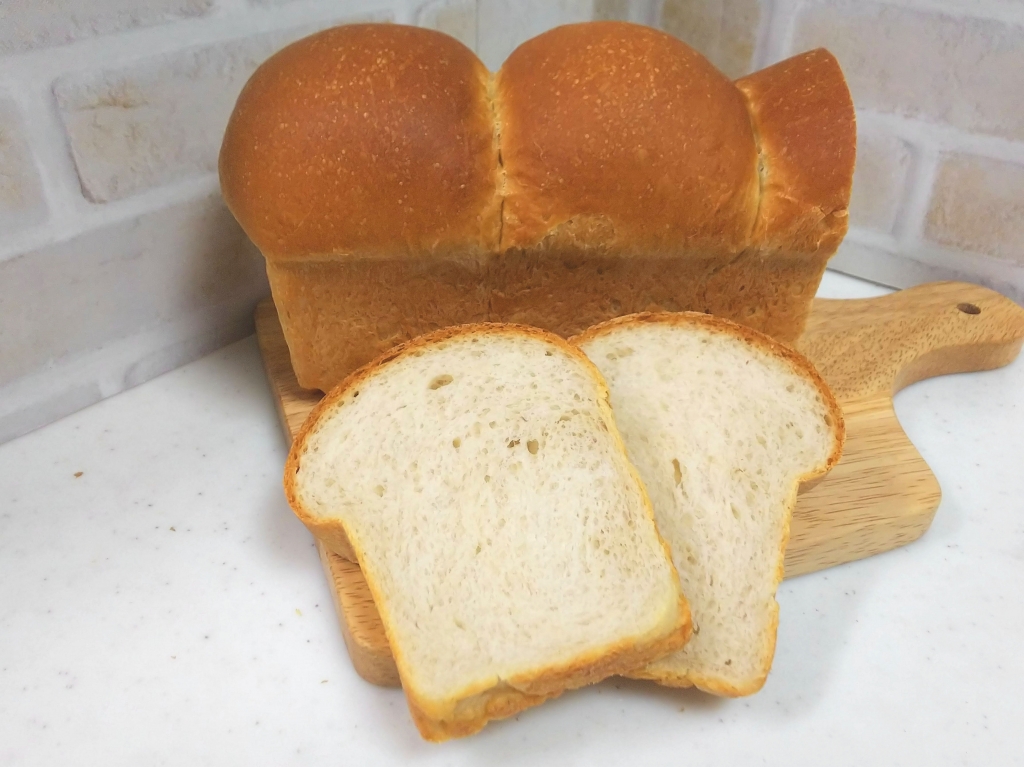 いちご酵母でパウンド型の食パン