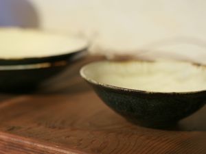 八木橋昇 黒呉須化粧たわみ小鉢