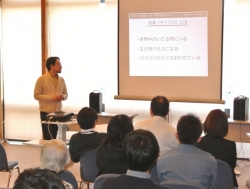 みんなで報告会_佐藤先生