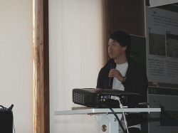 みんなで報告会_岡田さん