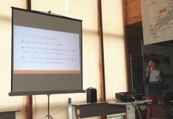 みんなで報告会_浅利くん